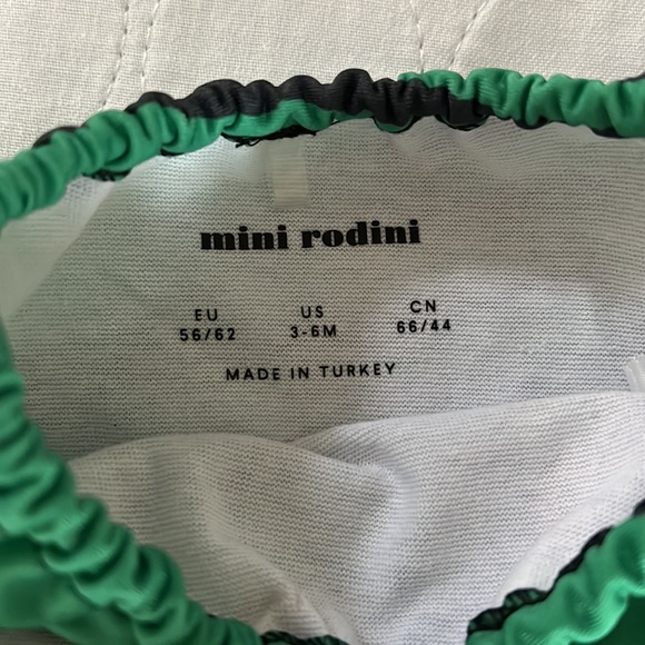 Baby swimmers - Picture 2 of 2